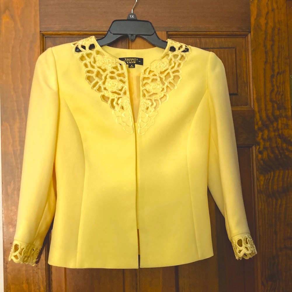 Skirt suit